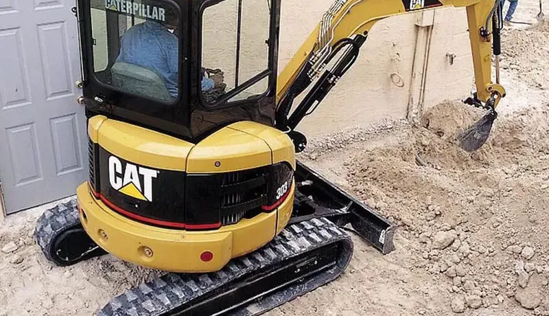 Escavação de Valas com Mini Escavadeira Bobcat